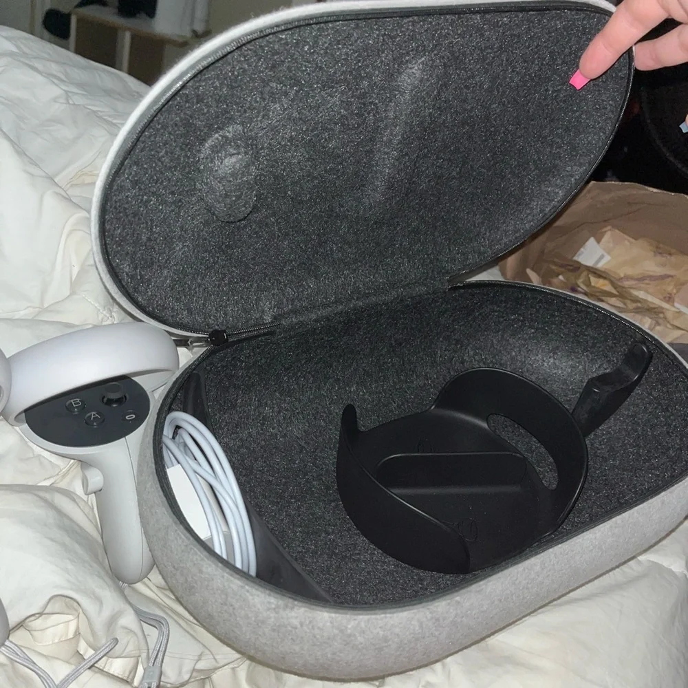 Standalone Wireless VR Headset - White